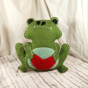 Creative Co-op Felted Wool Green Frog Child's Tooth Fairy Pillow Red Heart 10"
